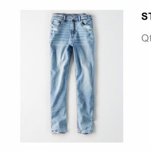 American Eagle Stretch Mom Jeans • light wash • size 6 short